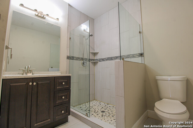 Image 24 of 38 For 931 Gramercy W