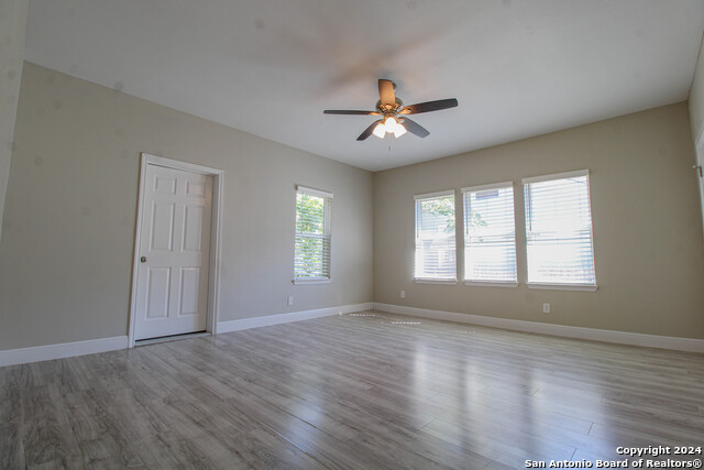 Image 25 of 38 For 931 Gramercy W