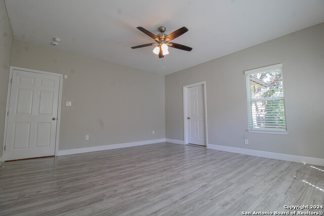 Image 26 of 38 For 931 Gramercy W