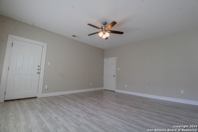 Image 27 of 38 For 931 Gramercy W