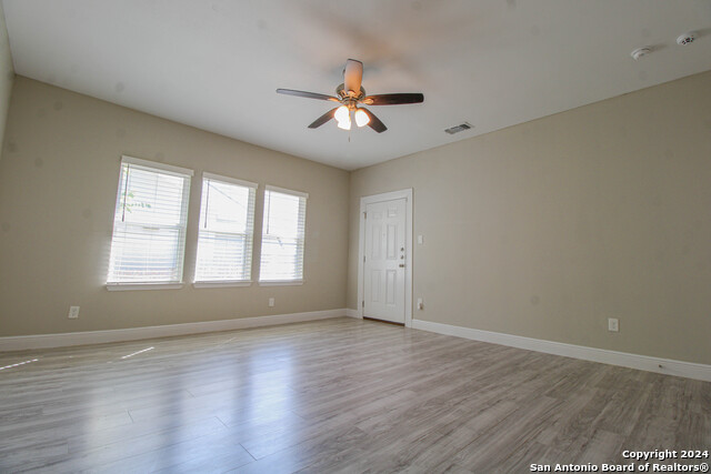 Image 28 of 38 For 931 Gramercy W