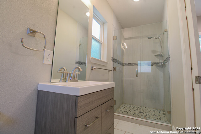 Image 30 of 38 For 931 Gramercy W