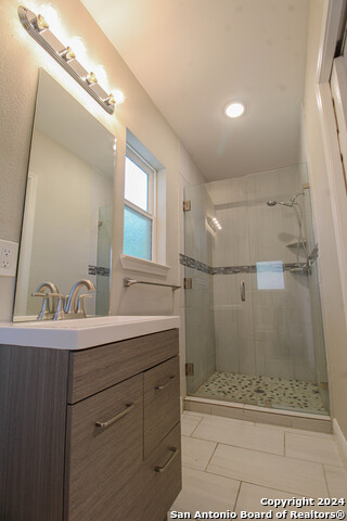 Image 31 of 38 For 931 Gramercy W