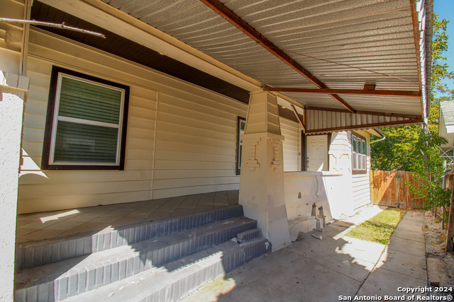 Image 33 of 38 For 931 Gramercy W