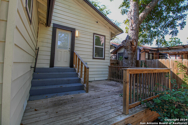 Image 34 of 38 For 931 Gramercy W