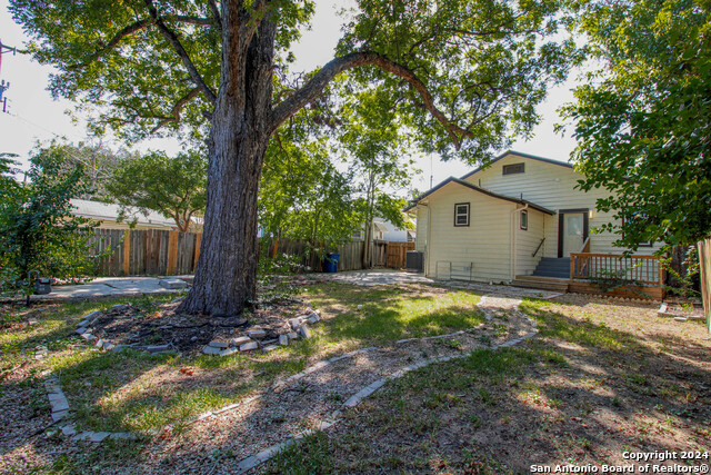 Image 36 of 38 For 931 Gramercy W