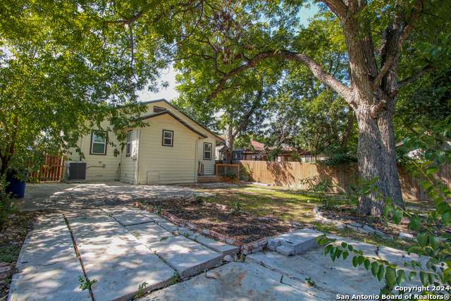 Image 37 of 38 For 931 Gramercy W