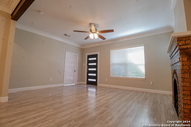 Image 7 of 38 For 931 Gramercy W