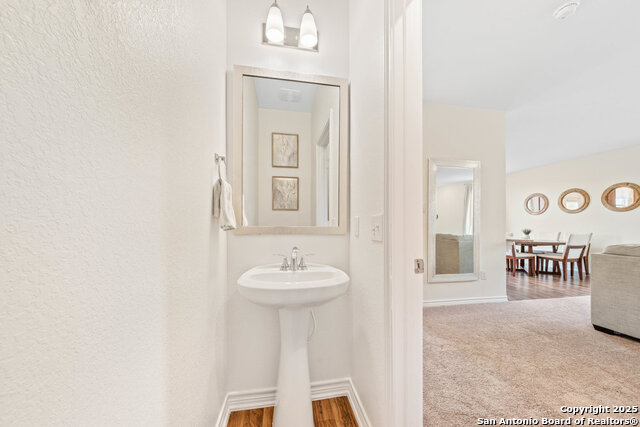 Image 17 of 36 For 10643 Military Drive W 33