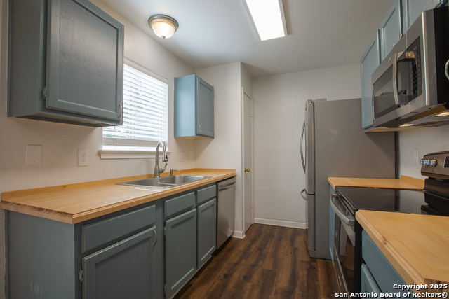 Image 10 of 25 For 7427 Rimhurst