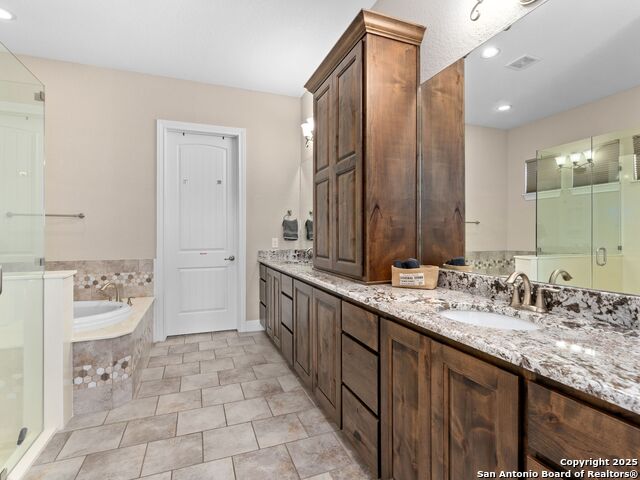 Image 14 of 40 For 1651 Lake Ridge Blvd