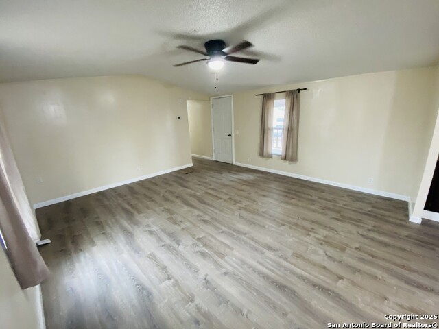 Listing photo id 8 for 125 Finch  