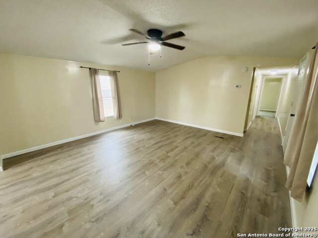 Listing photo id 9 for 125 Finch  