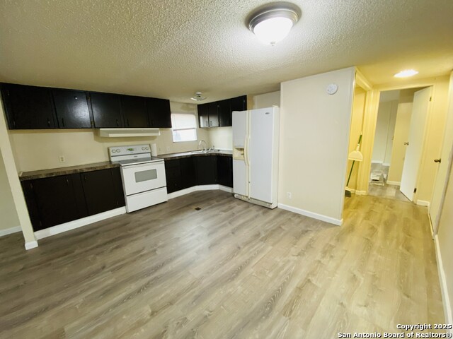 Listing photo id 10 for 125 Finch  