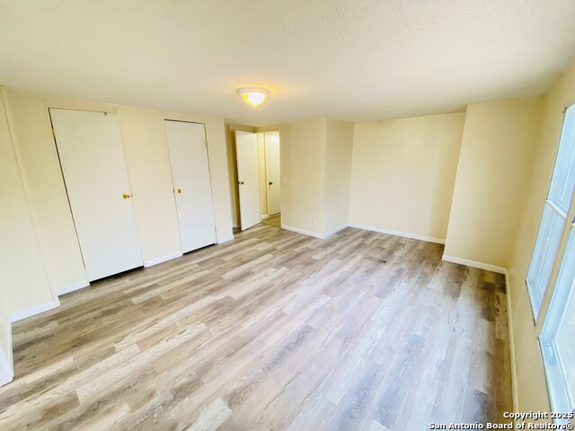 Listing photo id 11 for 125 Finch  