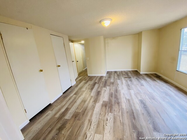 Listing photo id 12 for 125 Finch  