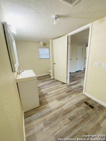 Listing photo id 14 for 125 Finch  