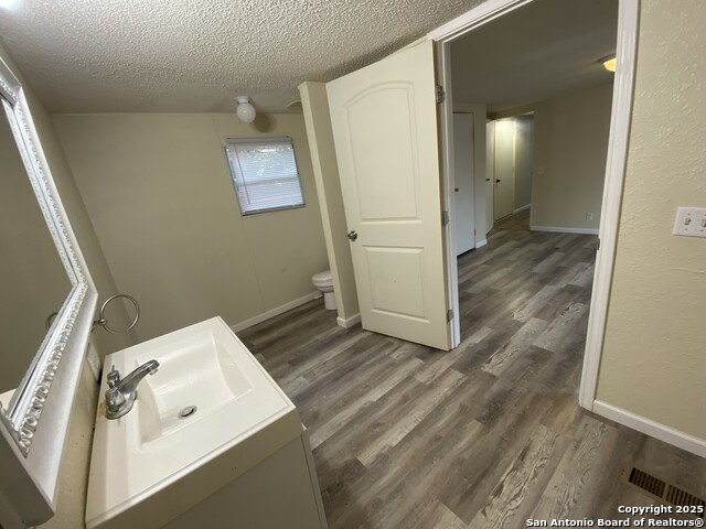 Listing photo id 15 for 125 Finch  