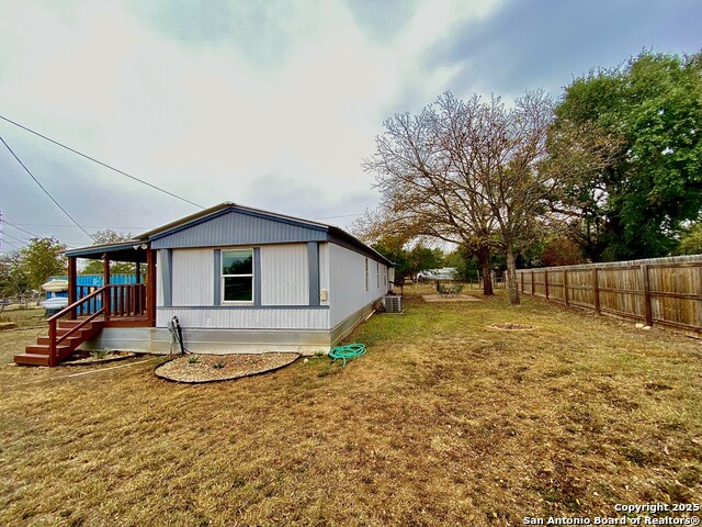 Listing photo id 0 for 125 Finch  