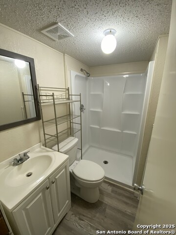 Listing photo id 18 for 125 Finch  