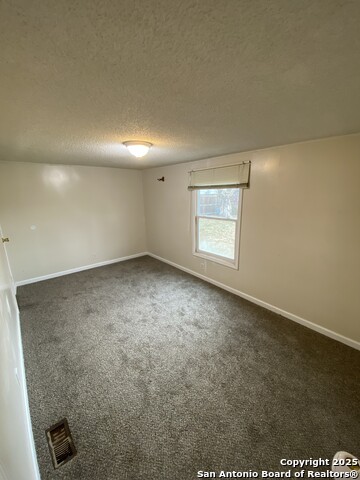 Listing photo id 19 for 125 Finch  