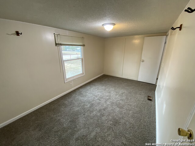 Listing photo id 20 for 125 Finch  