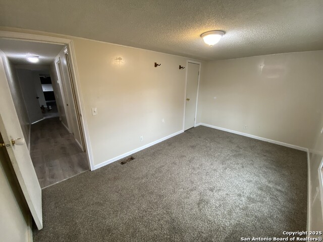 Listing photo id 21 for 125 Finch  