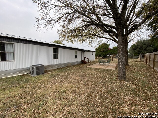 Listing photo id 22 for 125 Finch  