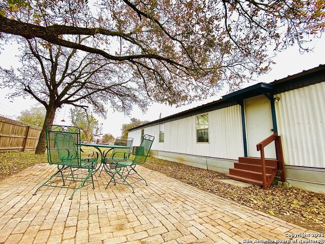 Listing photo id 2 for 125 Finch  