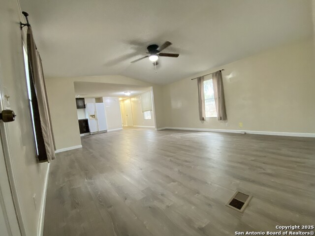 Listing photo id 6 for 125 Finch  