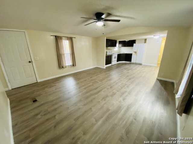 Listing photo id 7 for 125 Finch  