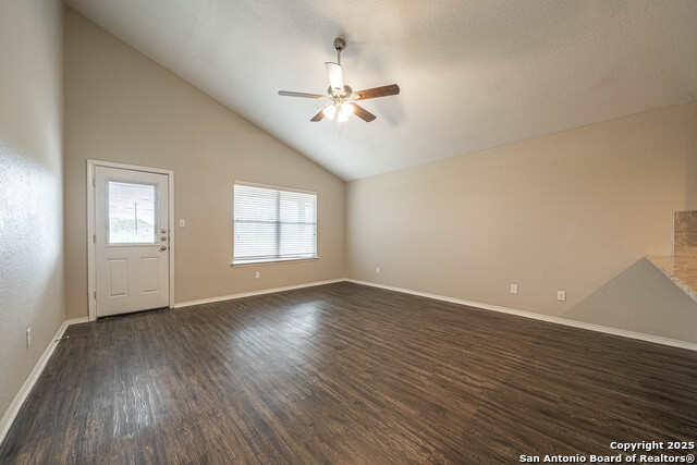 Listing photo id 8 for 7350 Sky Blue