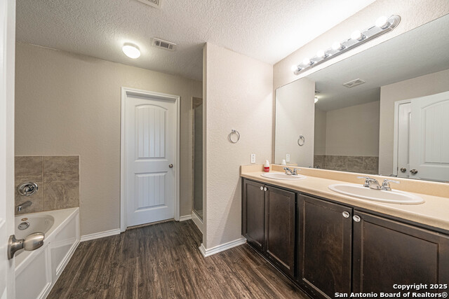 Listing photo id 13 for 7350 Sky Blue