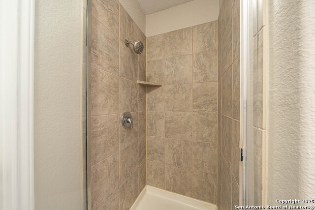 Listing photo id 16 for 7350 Sky Blue