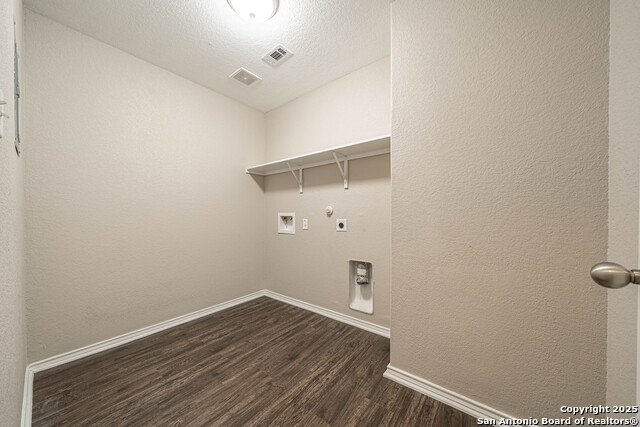 Listing photo id 18 for 7350 Sky Blue