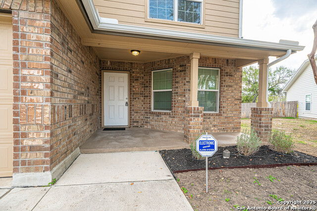 Listing photo id 2 for 7350 Sky Blue