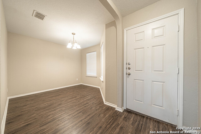 Listing photo id 3 for 7350 Sky Blue