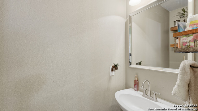 Image 18 of 41 For 9335 Overland Way