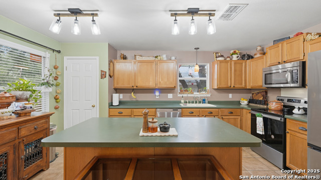 Image 5 of 41 For 9335 Overland Way