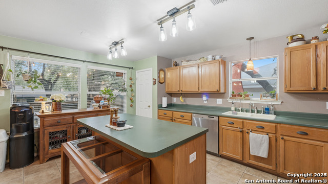 Image 6 of 41 For 9335 Overland Way