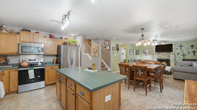 Image 8 of 41 For 9335 Overland Way