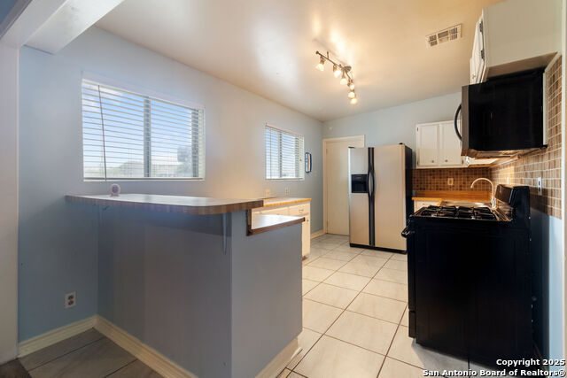 Image 11 of 17 For 800 Brooks Ave