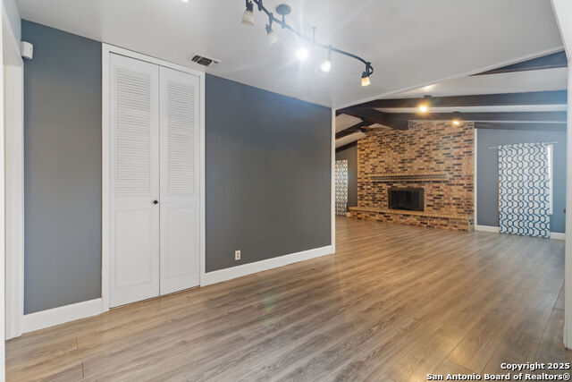 Image 14 of 17 For 800 Brooks Ave