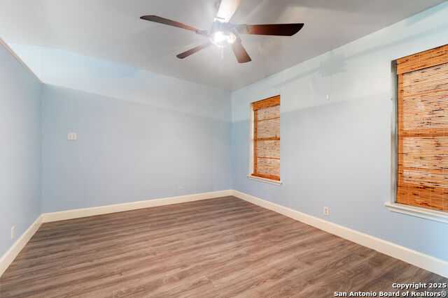 Image 4 of 17 For 800 Brooks Ave