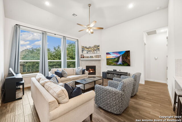 Image 10 of 44 For 120 Quiet Oak