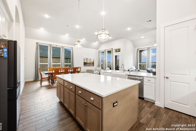 Image 16 of 44 For 120 Quiet Oak