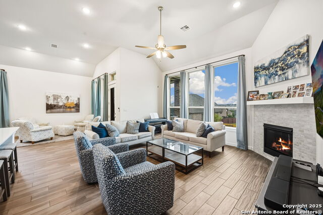 Image 8 of 44 For 120 Quiet Oak