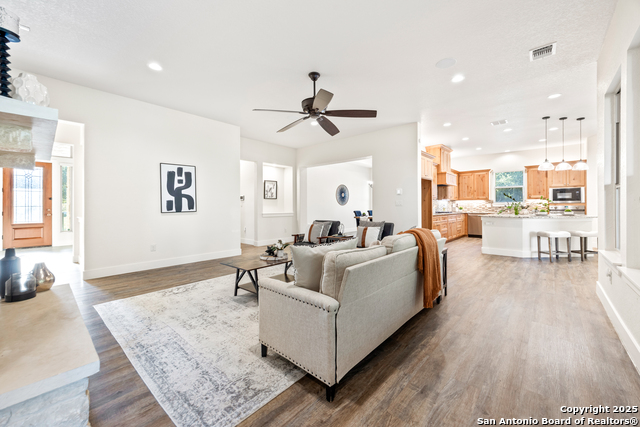 Image 20 of 63 For 1015 Broken Spoke