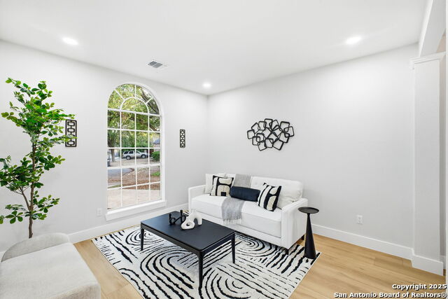 Image 11 of 35 For 13319 Overglen