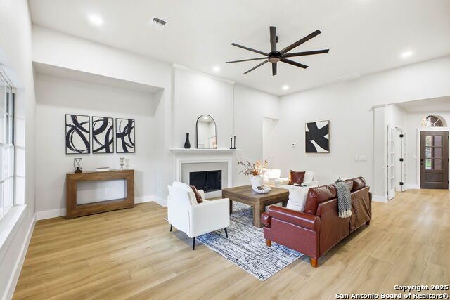 Image 19 of 35 For 13319 Overglen